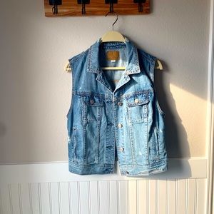 American Eagle Distressed Jean Vest